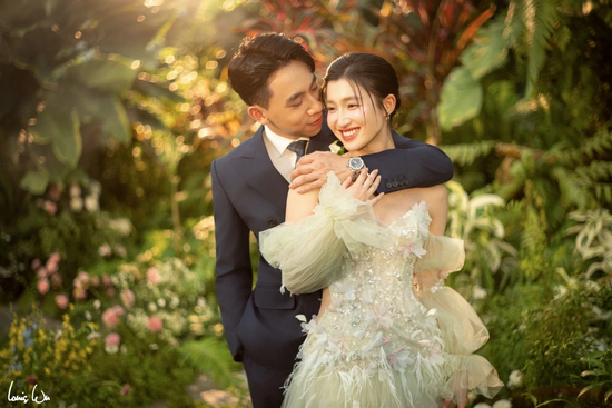 Ảnh cưới lãng mạn của Á hậu Phương Nhi và chồng doanh nhân