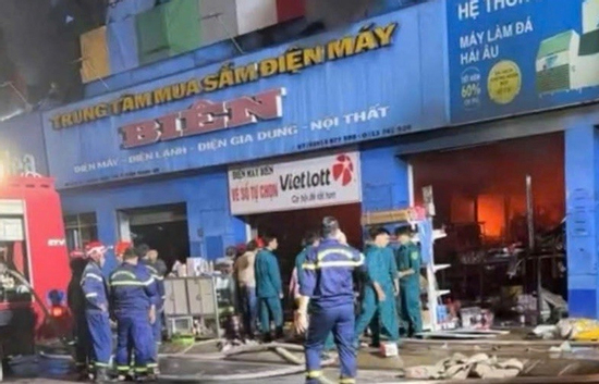 Cháy Trung tâm mua sắm điện máy , 2 mẹ con tử vong