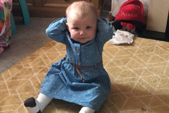 Nuốt viên pin cúc áo, bé gái 2 tuổi thủng động mạch chủ, chết thương tâm