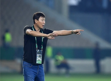 Báo Hàn Quốc lo HLV Kim Sang-sik lặp lại tình cảnh khó xử của ông Shin Tae-yong