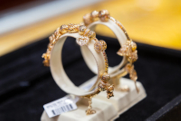 Giá vàng hôm nay 23/1: Lập đỉnh cao chưa từng có, sắp chạm 5.000 USD/ounce