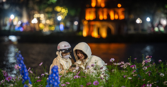 Hà Nội yên bình trong đêm rét 'cắt da cắt thịt'