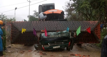 Xe tải làm sập cổng chào ở Đà Nẵng, 2 người tử vong