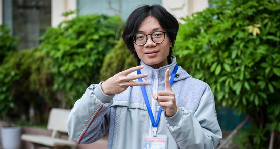 Từ học sinh 'tầm trung', nam sinh Ninh Bình bứt phá thành thủ khoa toàn quốc