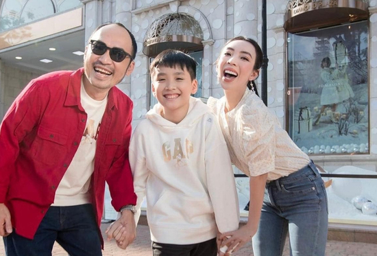 Con trai 13 tuổi cao 1m78, thạo 3 thứ tiếng của nghệ sĩ Thu Trang - Tiến Luật