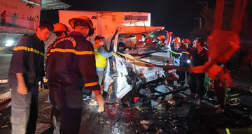 Hai xe tải tông trực diện trên quốc lộ lên Đà Lạt, hai người tử vong