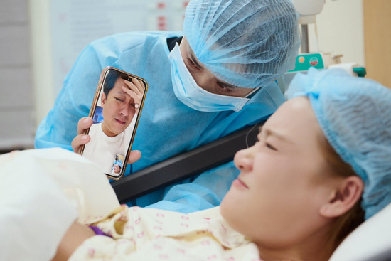 Nghệ sĩ Trường Giang bất ngờ xin lỗi vợ