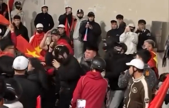 Công an Hà Nội tạm giữ 5 thanh niên sàm sỡ cô gái, gây rối ở hầm Kim Liên