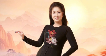 NSND Hồng Vân khoe 