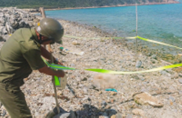 Phát hiện đoạn chân người trôi dạt vào bờ biển Khánh Hòa