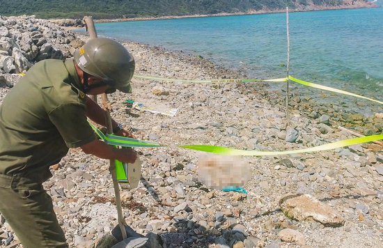 Phát hiện đoạn chân người trôi dạt vào bờ biển Khánh Hòa