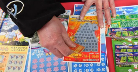 Trúng số 13 tỷ đồng, người đàn ông 