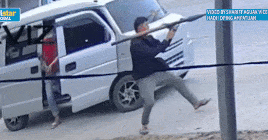 Khoảnh khắc xe chở thị trưởng Philippines bị tấn công bằng súng chống tăng