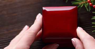 Bạn thân của vợ mừng đám cưới 1 chỉ vàng, chồng đại gia có hành động ngỡ ngàng