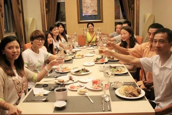 Sau buổi họp lớp, tôi đã hiểu vì sao có người an yên, có người chật vật