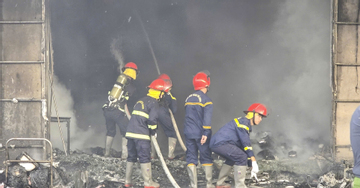 Cháy lớn ở Bắc Ninh, thiêu rụi dãy nhà kinh doanh hàng mã