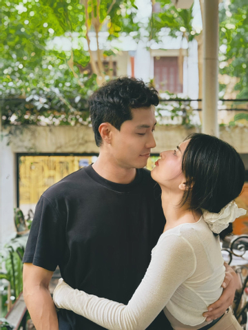 Thanh Sơn ôm eo tình tứ với Yến My, NSND Phạm Phương Thảo trẻ đẹp ở tuổi 44