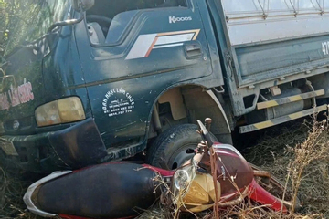 Xe tải không người lái tự trôi tông bé gái 10 tuổi tử vong ở Đắk Lắk