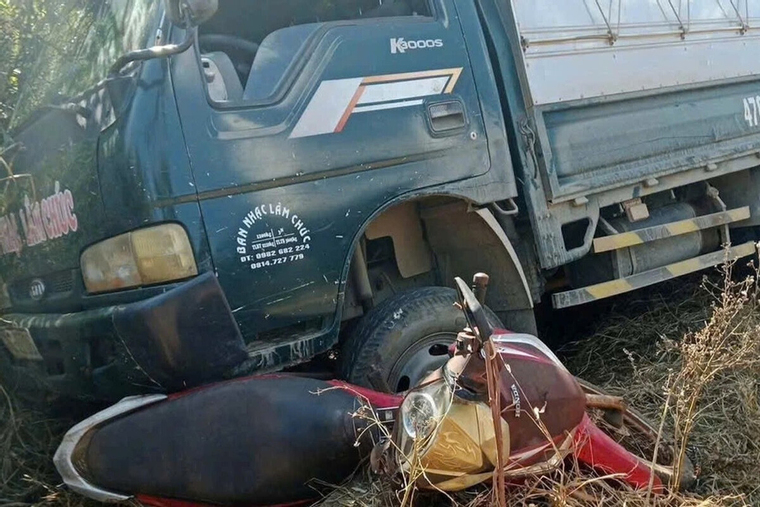 Xe tải không người lái tự trôi tông bé gái 10 tuổi tử vong ở Đắk Lắk