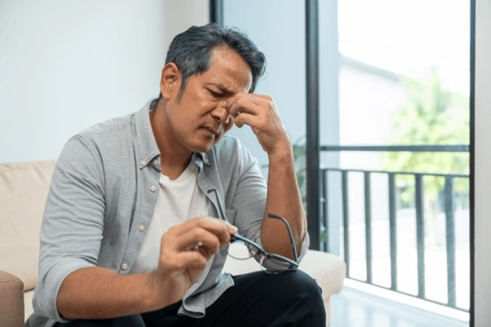 Hơn 20 năm tiết kiệm đến mức không bạn bè, tôi được về hưu sớm nhưng quá cô đơn