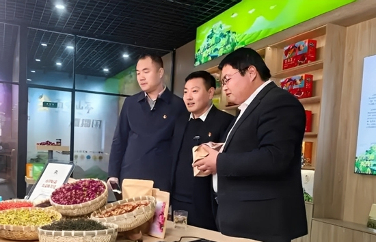 Livestream bán nông sản: Ba bí thư làng thu tiền tỷ cho nông dân