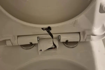 Hoảng loạn khi phát hiện camera quay lén ở bồn cầu chuỗi nhà hàng nổi tiếng