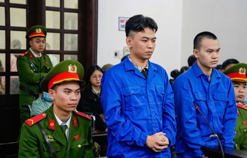 'Tổng tài' ra lệnh đàn em: 'Mày ra kia tát cho thằng nhân viên mấy phát'