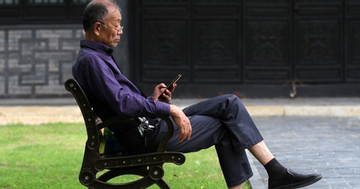 Tuổi già hạnh phúc của người đàn ông bán rau từng hai lần nhặt trẻ bị bỏ rơi bên thùng rác