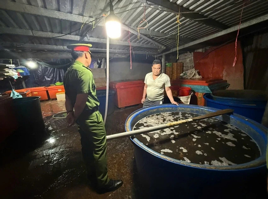 Vụ 3.000 tấn ốc ngâm 'thủy tinh lỏng': Những vấn đề pháp lý và nguy cơ sức khỏe