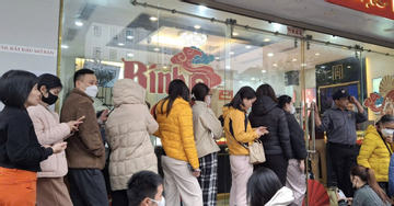 Mua vàng khi giá giảm gần 20 triệu đồng/lượng: Chạy xếp hàng khắp nơi vì không nắm rõ quy định mới