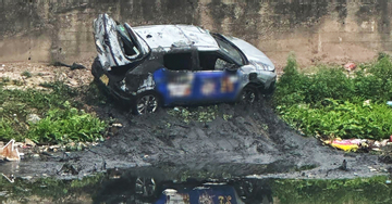 Ô tô lao xuống sông Nhuệ lúc rạng sáng do tài xế ngủ gật