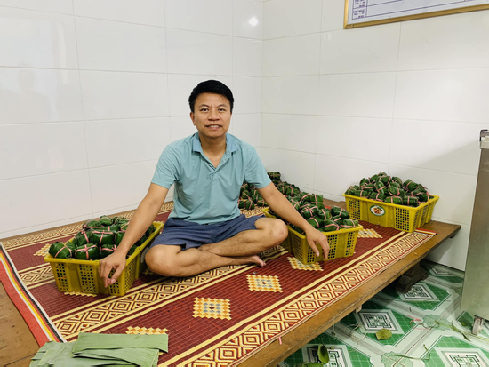 Lần đầu ăn cỗ cưới ở Ninh Bình, cô gái Hà Nội mê tít món đặc sản lạ miệng