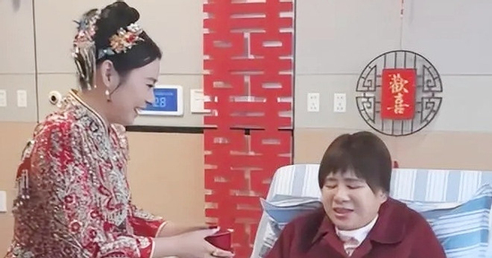 Đám cưới ngày đầu năm trong bệnh viện, phòng bệnh hóa hôn trường