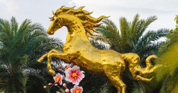 Độc đáo linh vật ngựa vàng tết Bính Ngọ tại sân bay Đà Nẵng