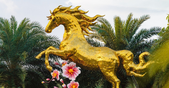 Độc đáo linh vật ngựa vàng tết Bính Ngọ tại sân bay Đà Nẵng
