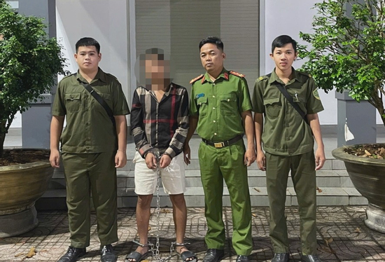 Nam thanh niên 22 tuổi nhiều lần gần gũi bé gái 12 tuổi, biết khó thoát tội nên thú nhận tất cả