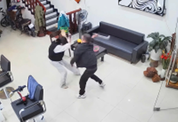 Chồng vào quán cắt tóc truy sát vợ con ở Bắc Ninh