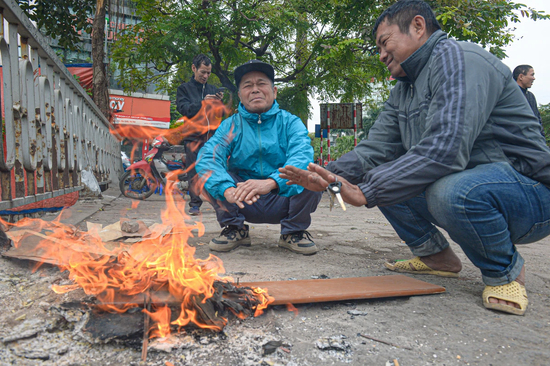 Dự báo thời tiết ngày 6/1: Miền Bắc chìm trong giá rét, có nơi dưới 7°C
