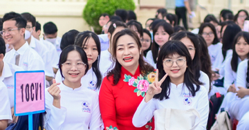 Giáo viên TPHCM sẽ nhận hàng chục triệu đồng dịp Tết, cao nhất gần 100 triệu