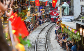 Hà Nội đề xuất dừng chạy tàu qua phố cà phê đường tàu và cầu Long Biên