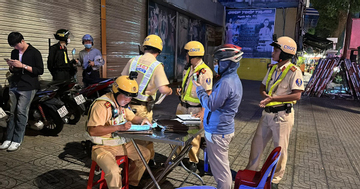 Hiểu đúng về việc khấu trừ lương khi không đóng phạt vi phạm giao thông