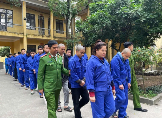 Phá đường dây đánh bạc, lừa đảo công nghệ cao quy mô 9.300 tỷ đồng