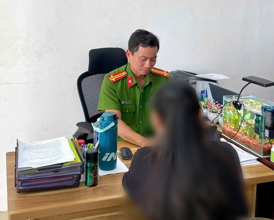 Sau cuộc gọi từ “giảng viên đại học Úc”, nữ sinh viên tự giam mình trong nhà nghỉ