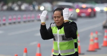 Bí mật phía sau 1 tiếng mất liên lạc mỗi sáng của thầy hiệu phó 34 năm qua