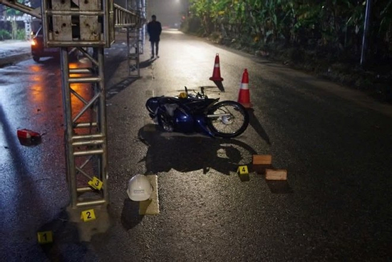 Dựng rạp cưới giữa lòng đường dẫn đến tai nạn chết người