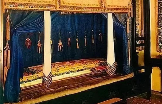 Giường ngủ của các hoàng đế nhà Thanh trông thế nào mà ai nhìn cũng sốc?