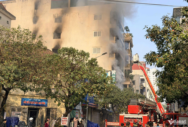 Cháy nhà 7 tầng ở Hà Nội: Chủ nhà nhảy từ tầng cao xuống đã tử vong