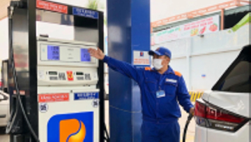 Giá xăng giảm lần thứ năm liên tiếp, rời xa mốc 19.000 đồng/lít