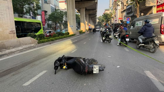 Hà Nội: Người đàn ông tử vong sau tai nạn xe máy với xe bán tải