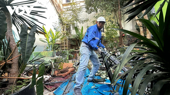 Người dân thu dọn đồ đạc, bàn giao mặt bằng phía Đông hồ Hoàn Kiếm, Hà Nội